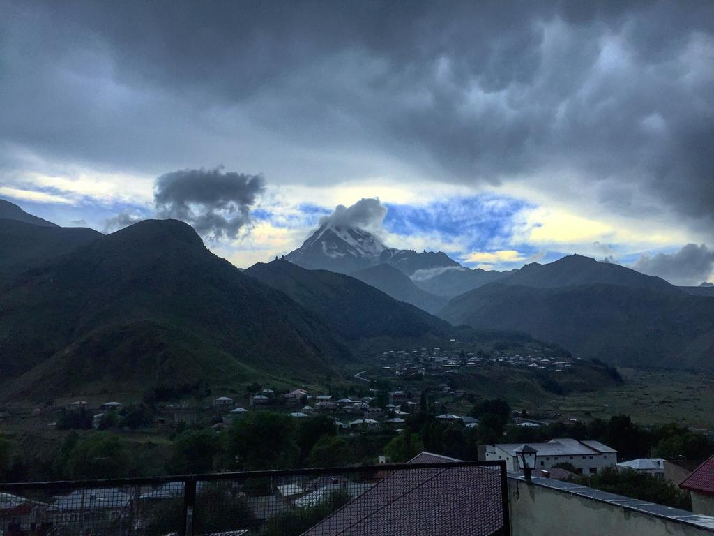 Veranda Guesthouse Kazbegi Exteriör bild